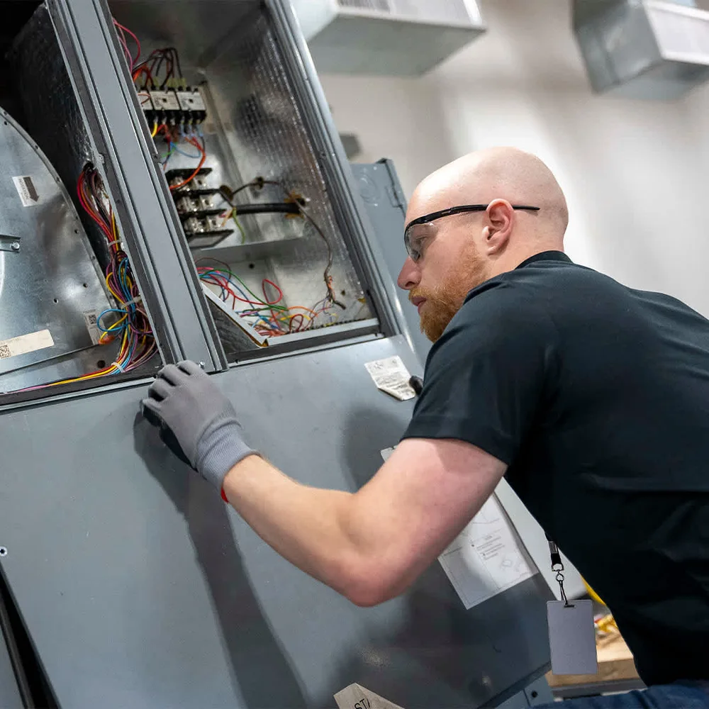 Universal Technical Institute (UTI) ChatGPT ad — HVACR Training