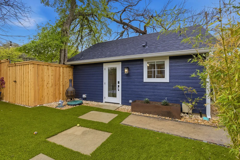 DA Tiny Homes, Inc. dba Austin Tiny Homes ChatGPT ad — Simplify Your ADU Project in Real Estate