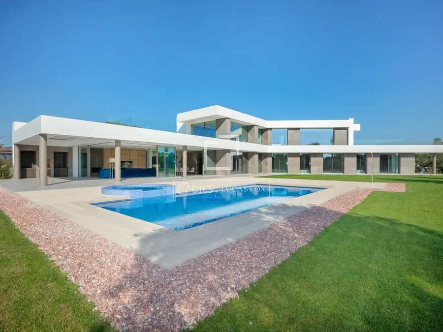Dils Lucas Fox ChatGPT ad — Golf property in Camiral Golf Resort