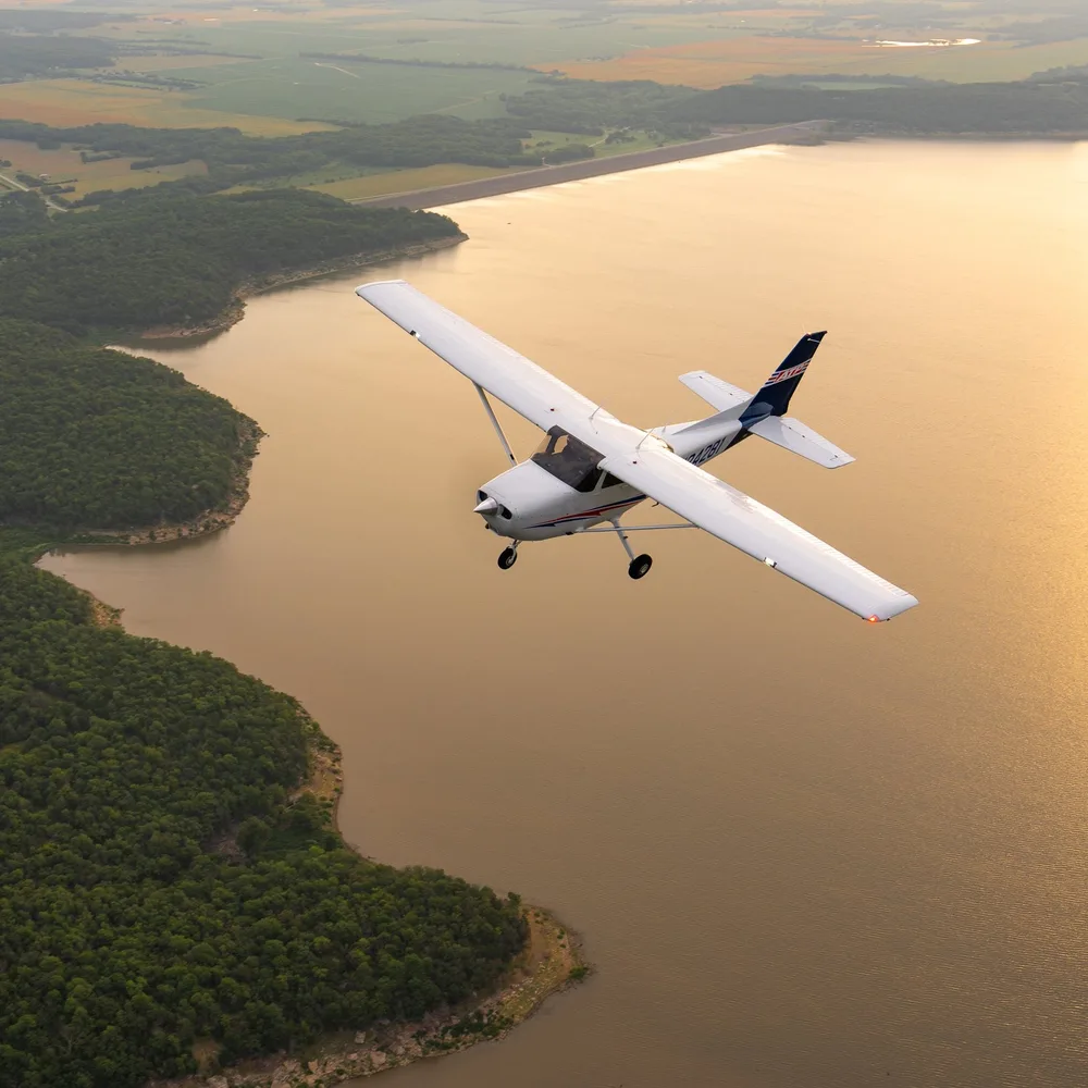 ATP Flight School ChatGPT ad — Book a Discovery Flight