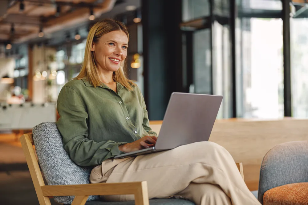 Workwell North America ChatGPT ad — Compliance-First EOR Solutions in Business Consulting