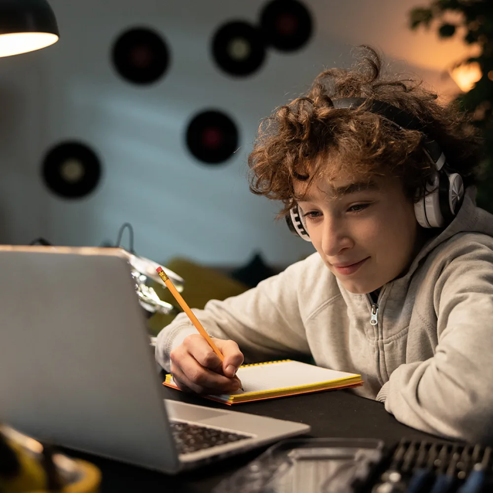 Outschool, Inc ChatGPT ad — 1:1 Tutoring, Live