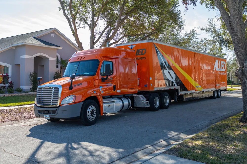 Allied Van Lines ChatGPT ad — Long Distance Moving Quote