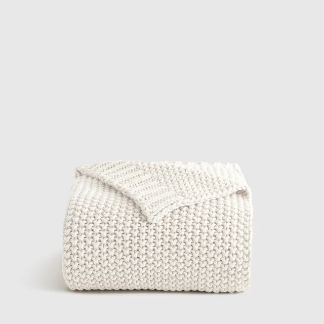 Quince ChatGPT ad — Luxe housewarming gifts in E-commerce & Retail